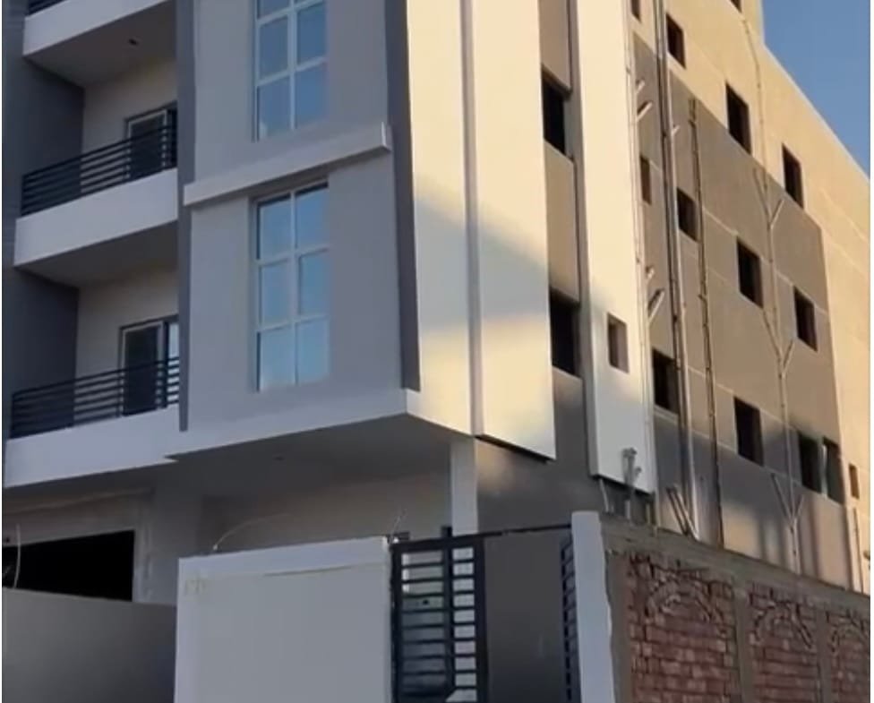 شقه بالتجمع الخامس بيت الوطن