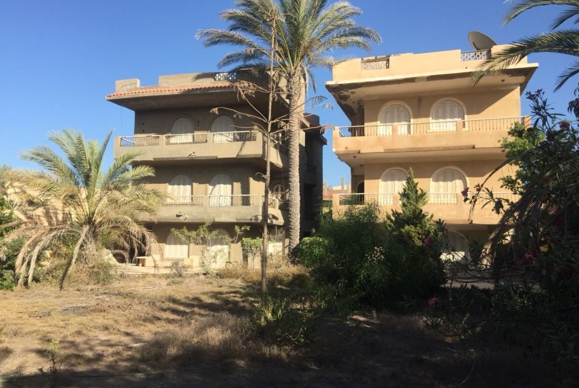 فيلا بالعجمي ابو يوسف بسعر شقه خطوات من البحر ارض ٦٢٠ م٢ ، جميع الخدمات ، منطقه آمنه و راقيه جدا