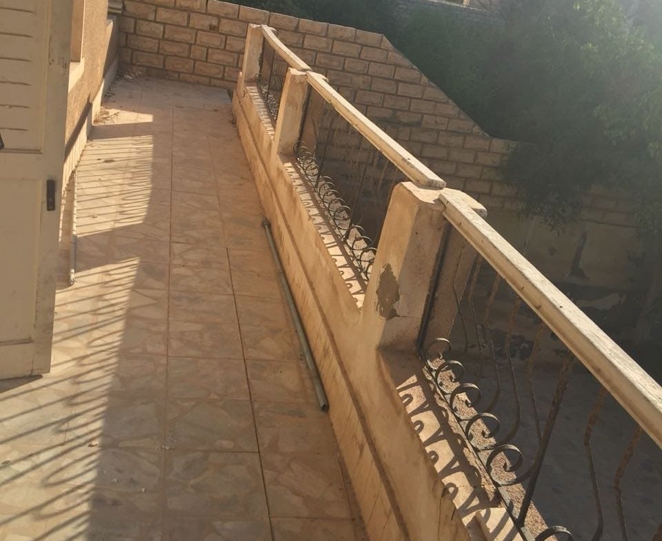 فيلا بالعجمي ابو يوسف بسعر شقه خطوات من البحر ارض ٦٢٠ م٢ ، جميع الخدمات ، منطقه آمنه و راقيه جدا