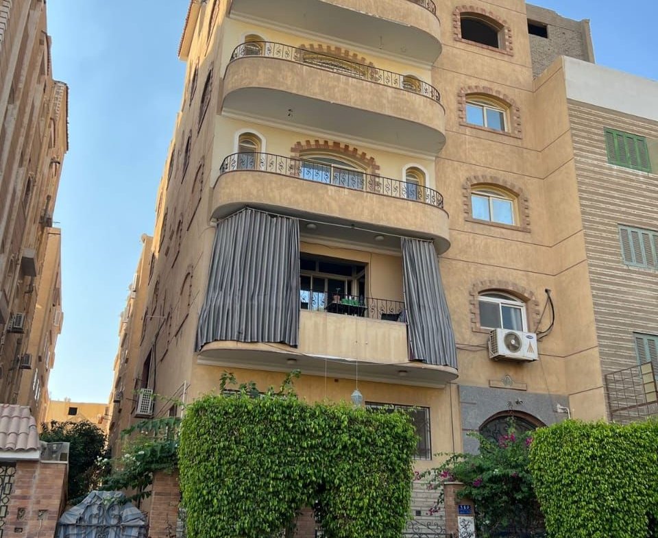 عمارة مميزة للبيع بسعر لقطة في 6 اكتوبر اقل من قمنها ب 6 مليون