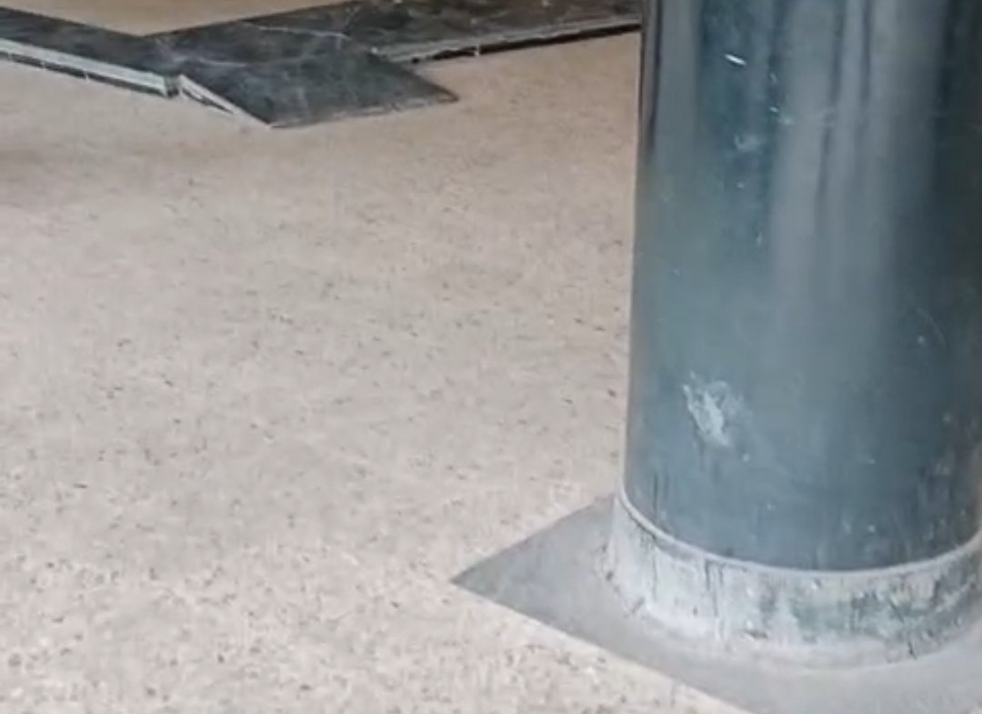العجوزة خلف مسرح البالون