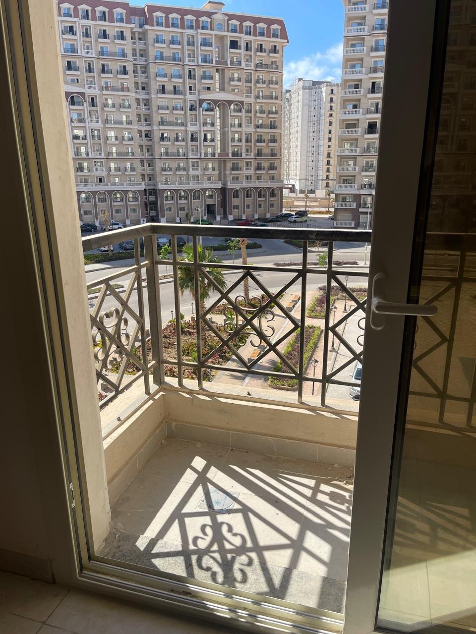 كمباوند صواري بقلب الاسكندرية وقريب من الجامعات